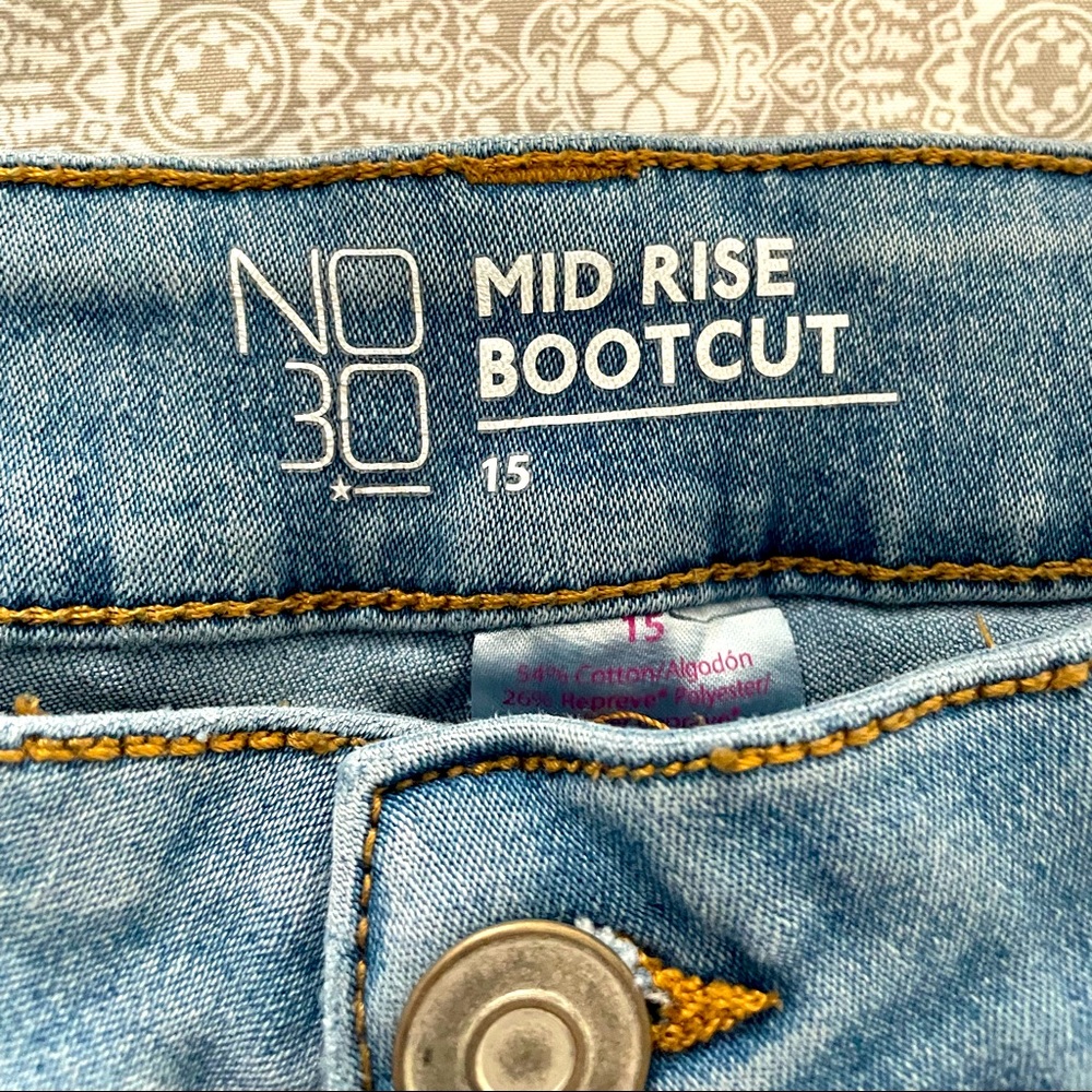Light Wash Bootcut Jean (Size 15 Jrs)
